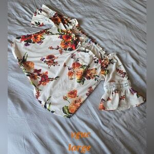 Cropped floral off the shoulder shirt.